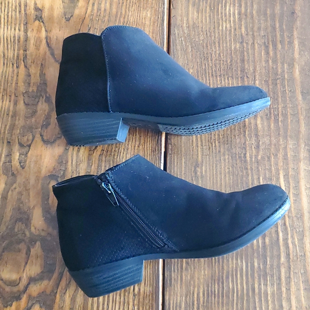 Cat & Jack black boots